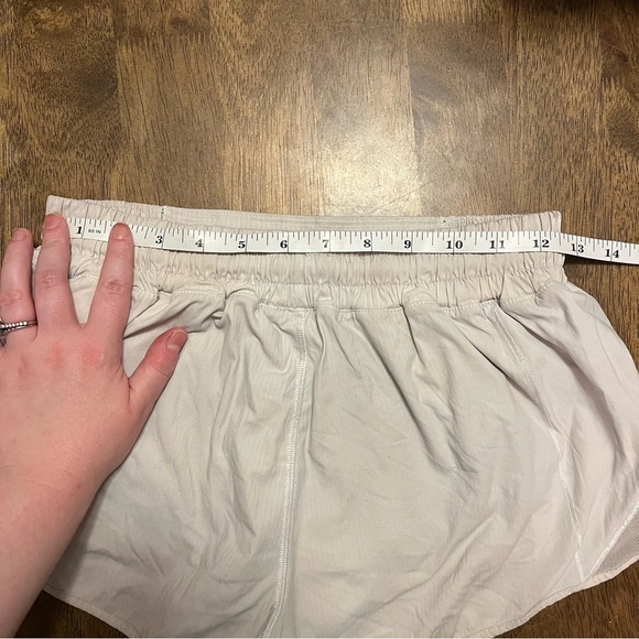 Lululemon Hotty Hot Short II 2.5” Size 6 in Dark Chrome Women’s - Picture 11 of 14